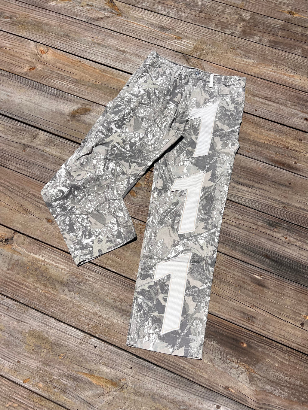 1 of ⇂ 111 CAMO JEANS