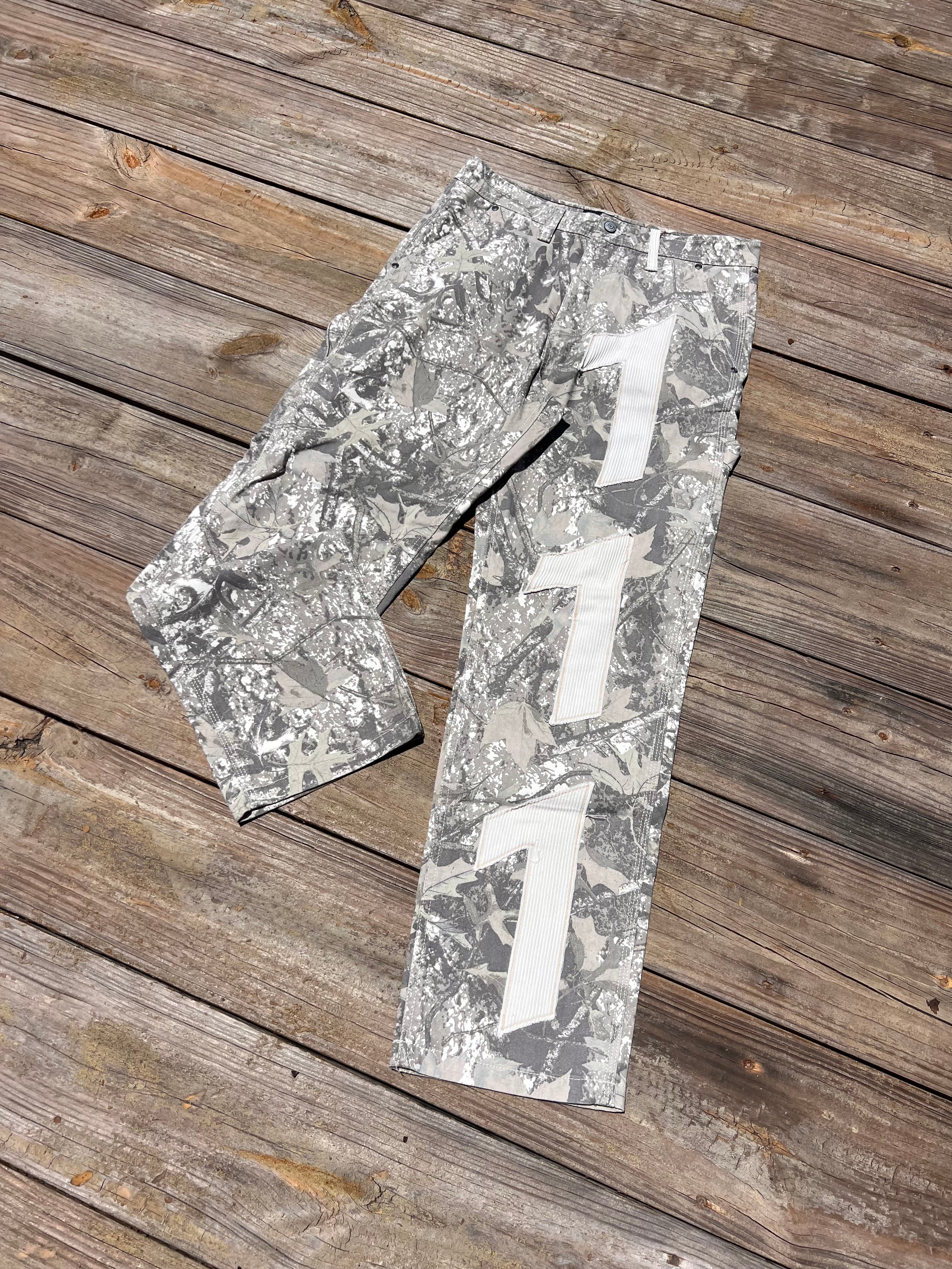 1 of ⇂ 111 CAMO JEANS