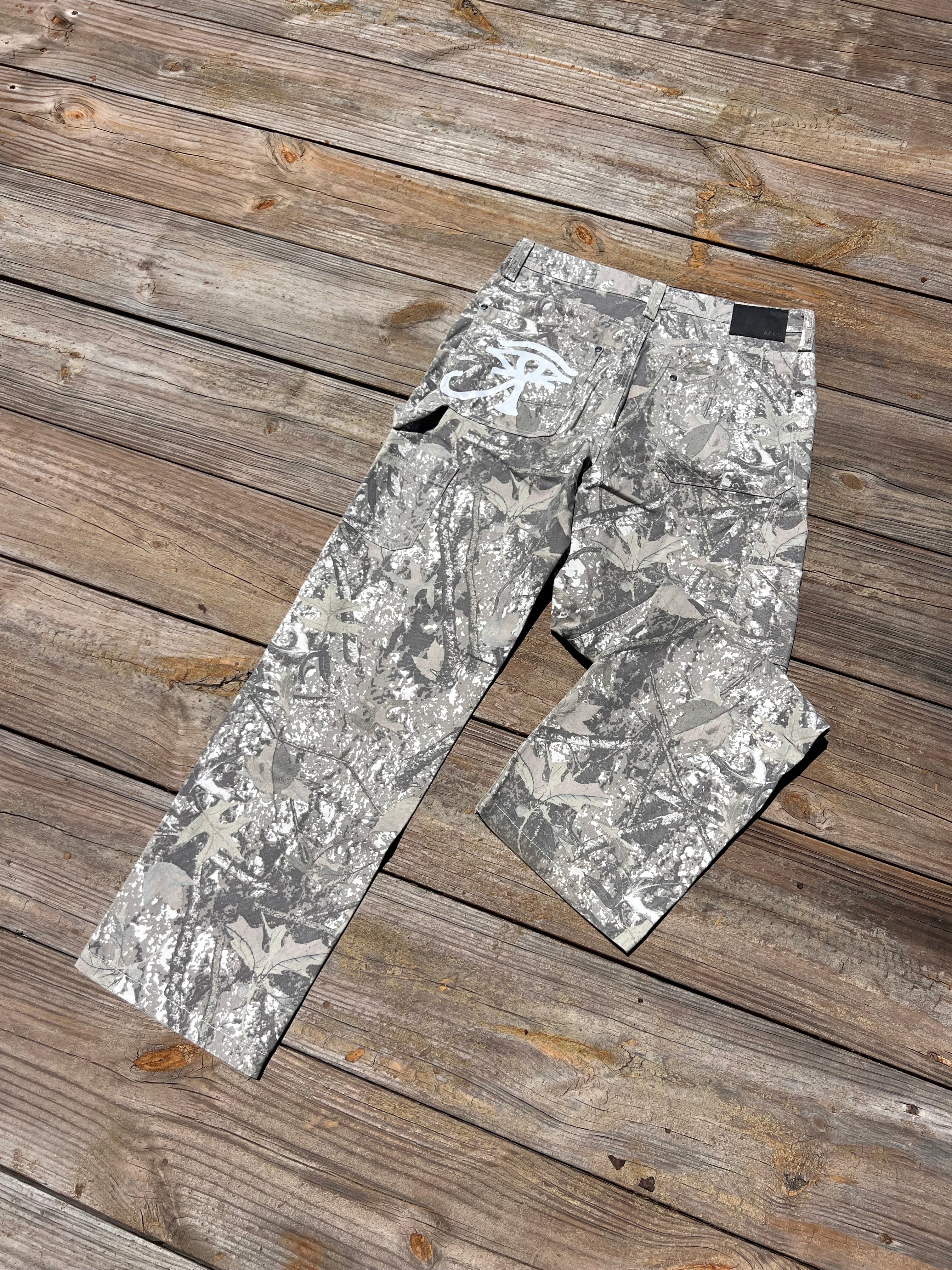 1 of ⇂ 111 CAMO JEANS